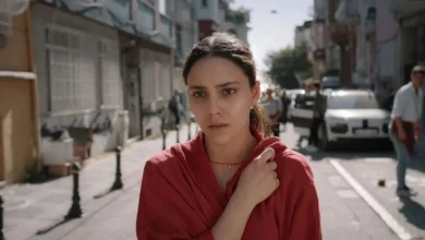 uzak şehir zerrin kimdir